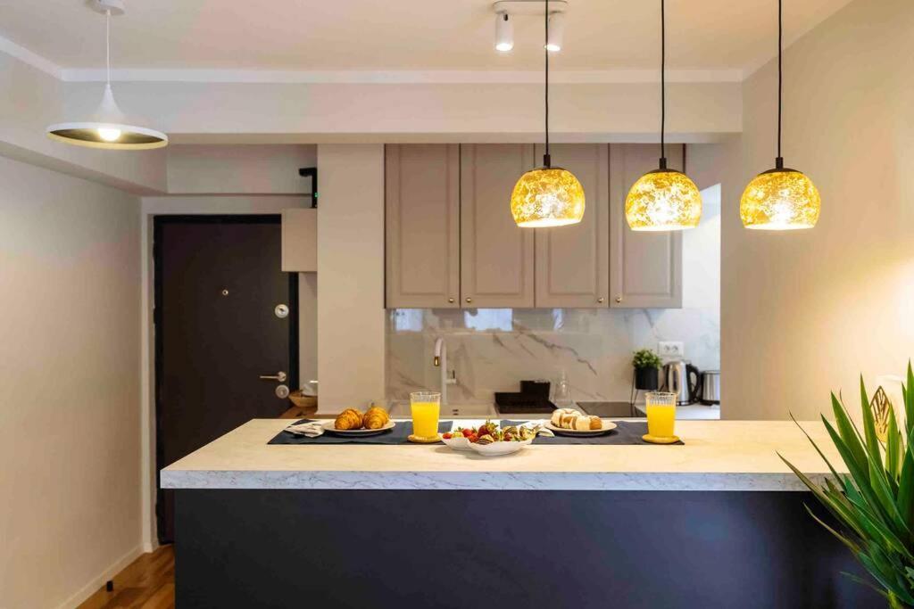 Ferienwohnung Stunning Views 2BR Intercontinental Flat Bukarest Exterior foto