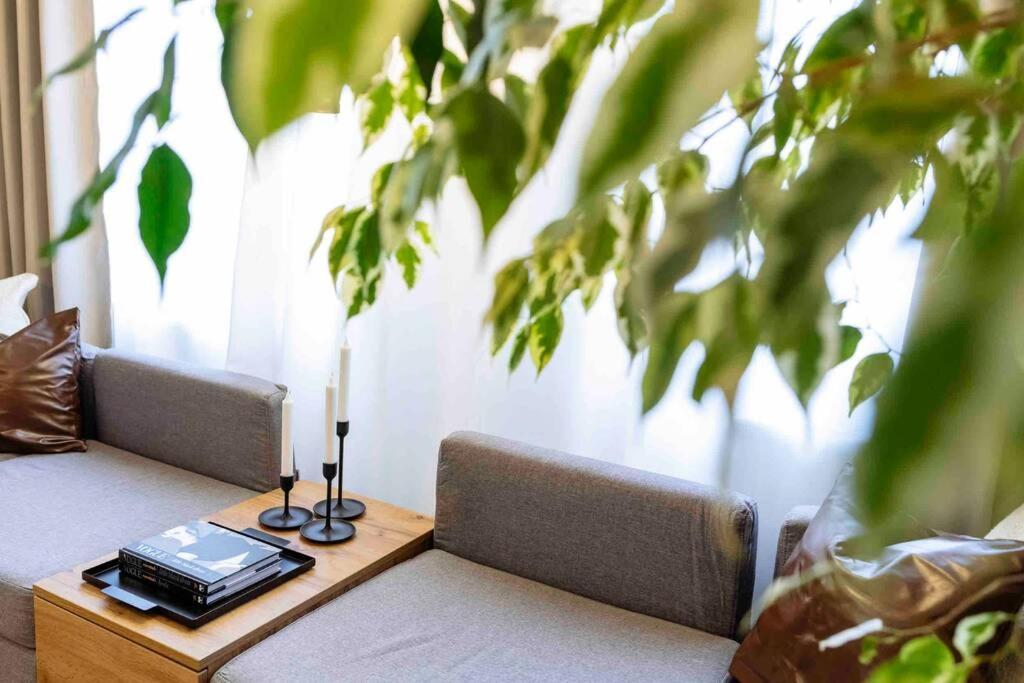 Ferienwohnung Stunning Views 2BR Intercontinental Flat Bukarest Exterior foto