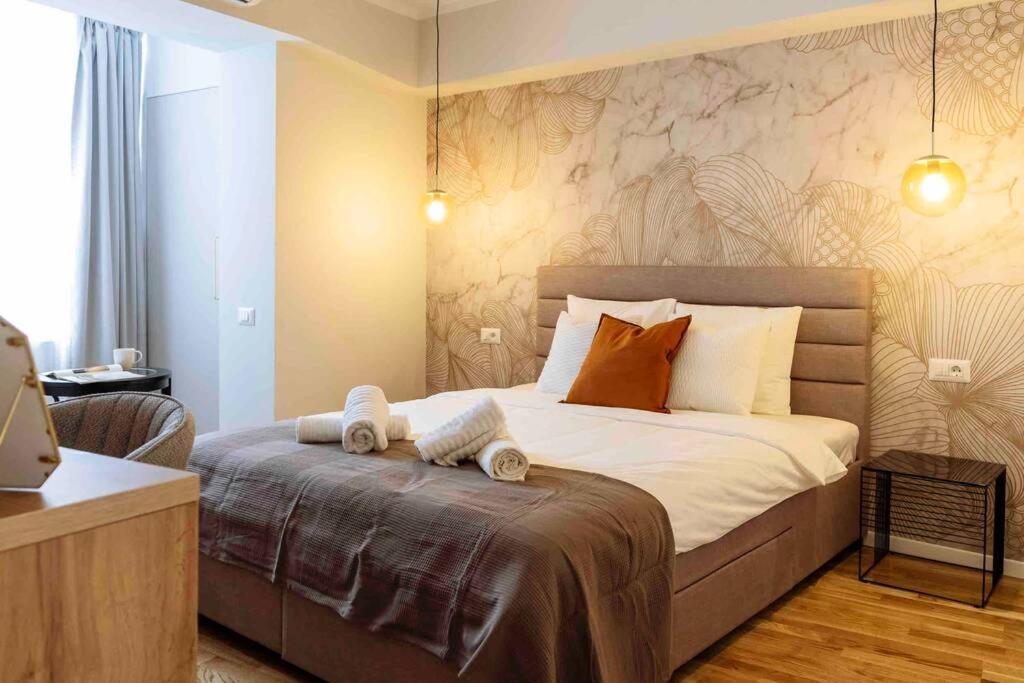 Ferienwohnung Stunning Views 2BR Intercontinental Flat Bukarest Exterior foto