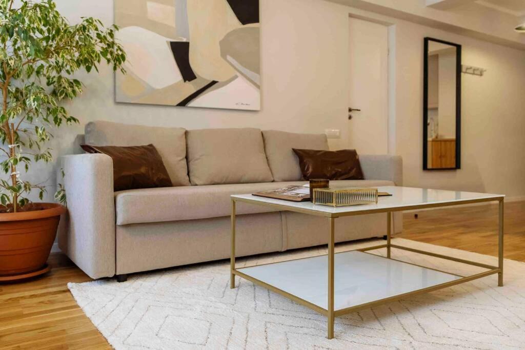 Ferienwohnung Stunning Views 2BR Intercontinental Flat Bukarest Exterior foto