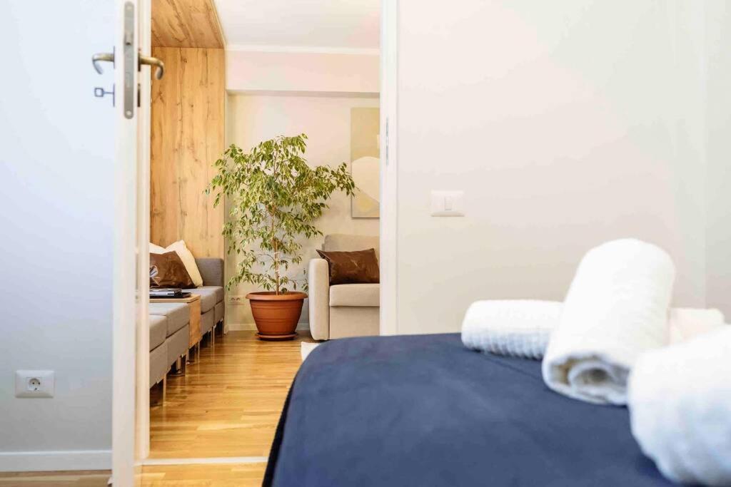 Ferienwohnung Stunning Views 2BR Intercontinental Flat Bukarest Exterior foto