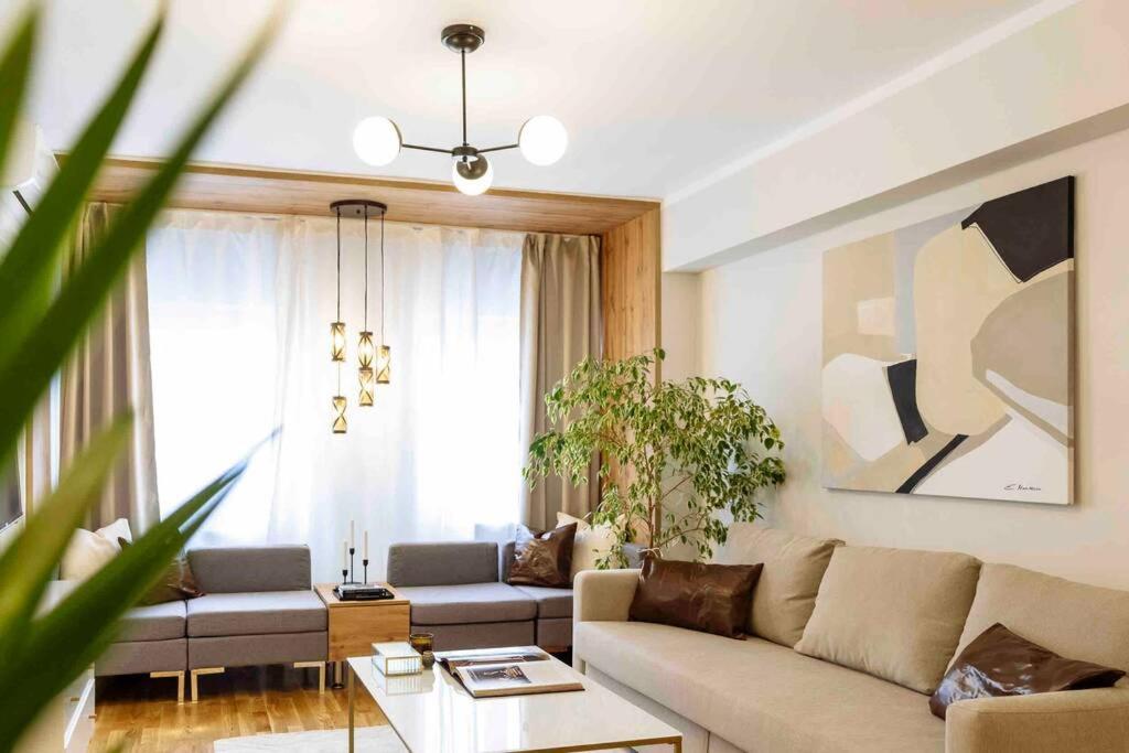 Ferienwohnung Stunning Views 2BR Intercontinental Flat Bukarest Exterior foto