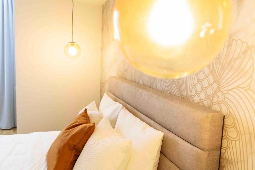 Ferienwohnung Stunning Views 2BR Intercontinental Flat Bukarest Exterior foto